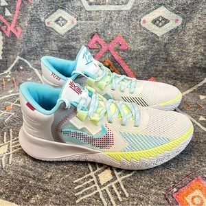 Nike Kyrie Flytrap 5 V White Blue Volt Green Men's size 6.5 Basketball Sneaker